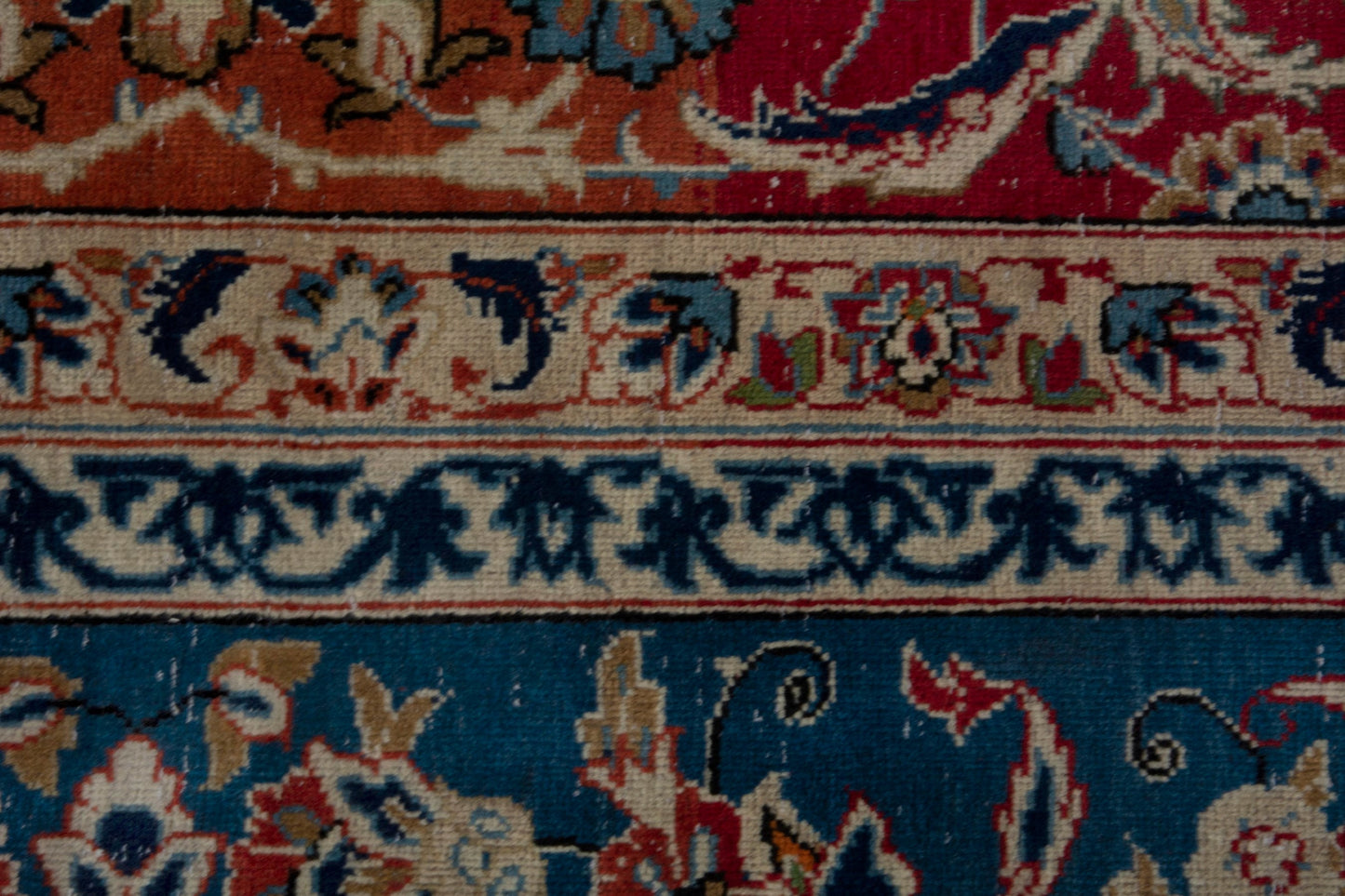 3904 - 9'9" x 13'11"