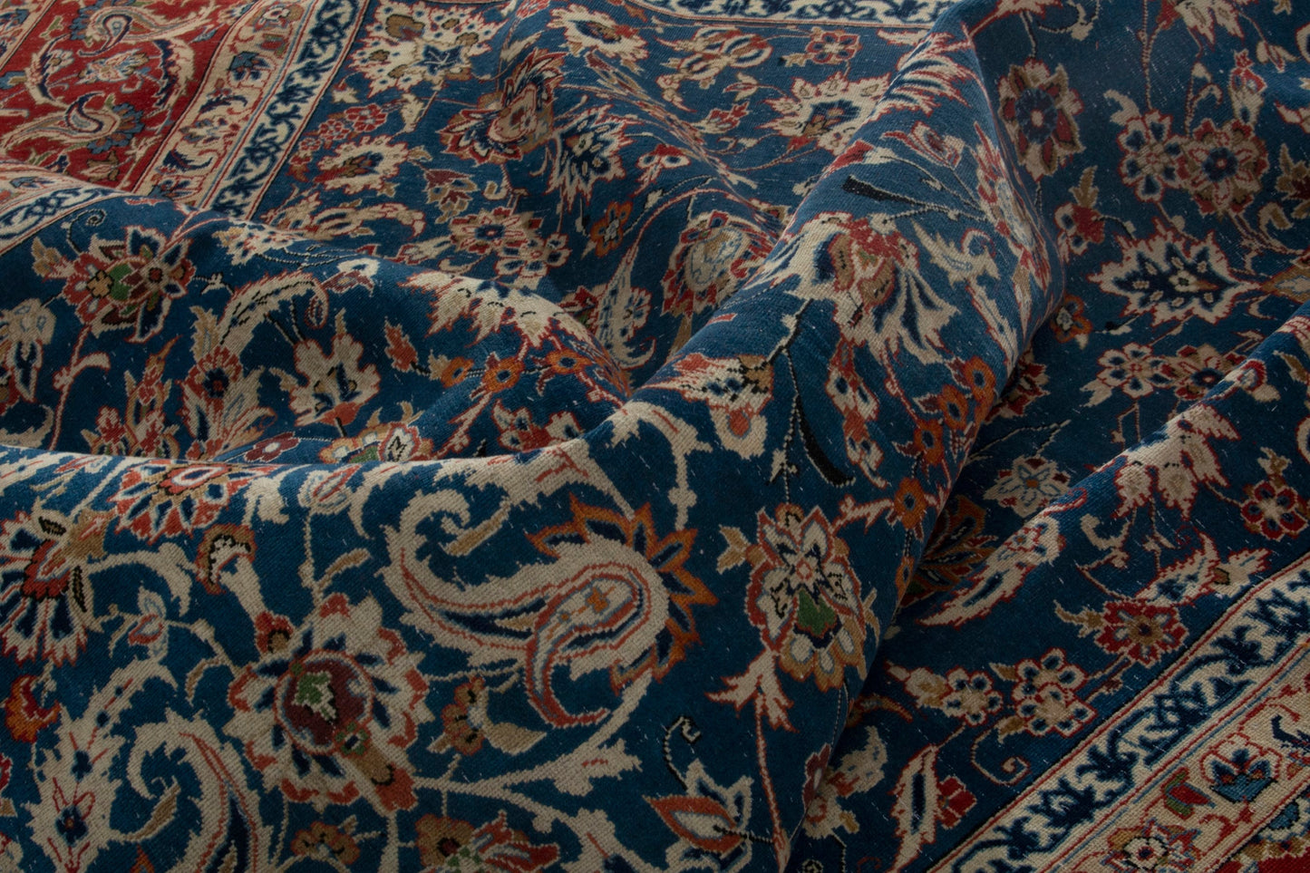 3904 - 9'9" x 13'11"