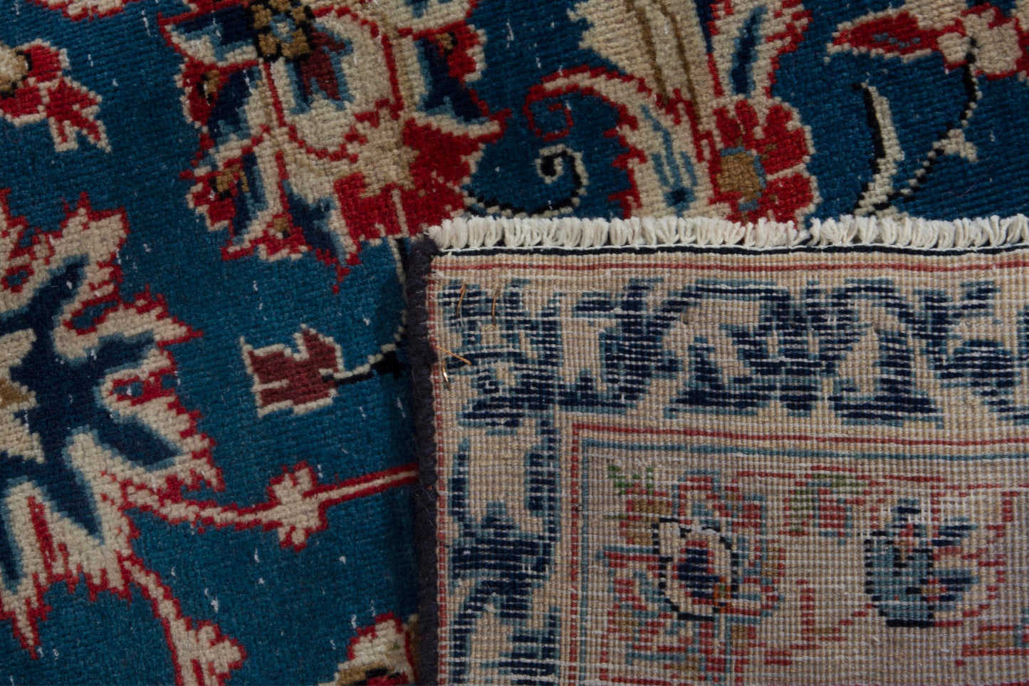 3904 - 9'9" x 13'11"