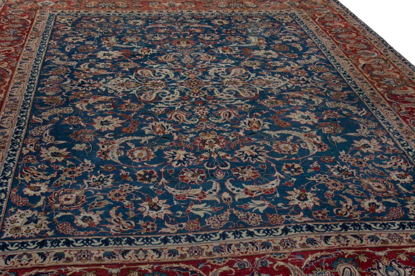 3904 - 9'9" x 13'11"