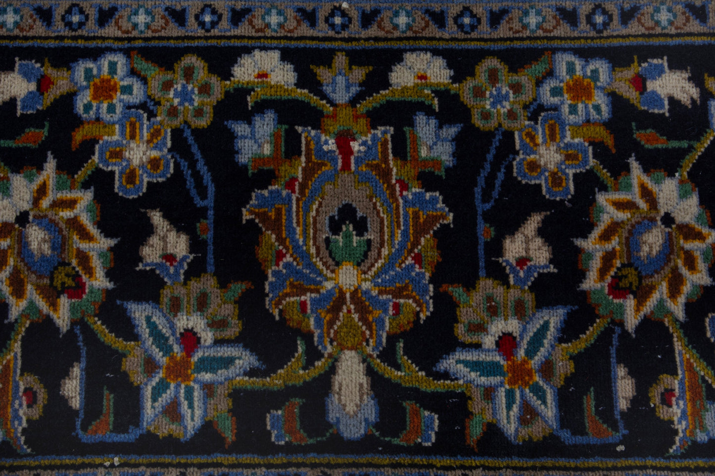 4084 - 10'2" x 16'5"