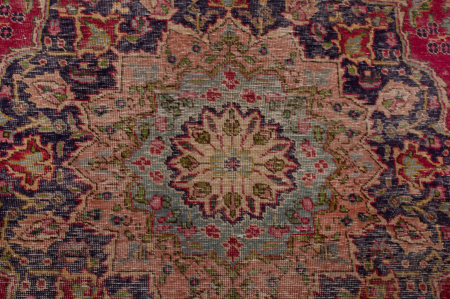 4091 - 9'2" x 12'10"