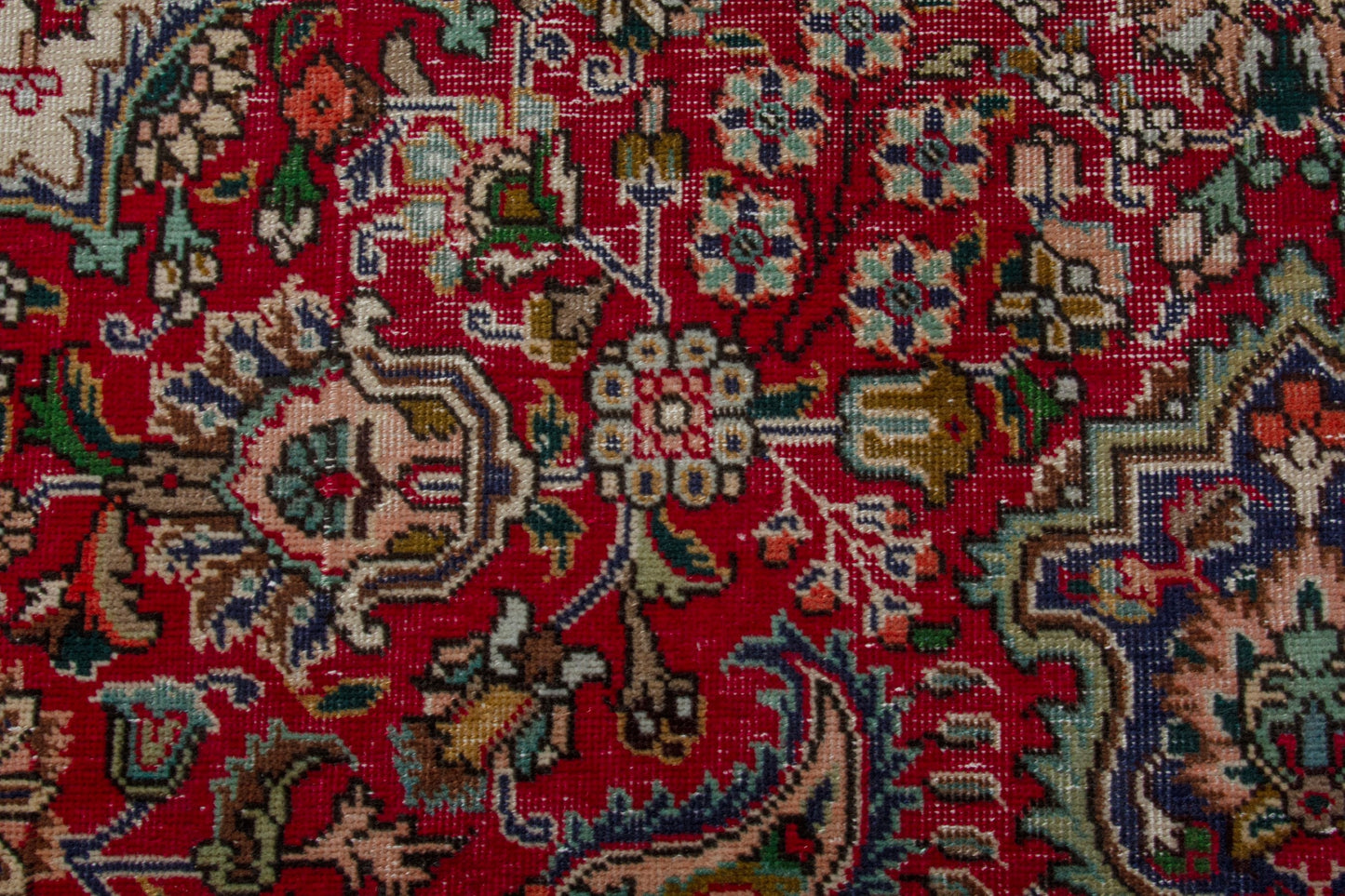 4096 - 7'10" x 11'3"