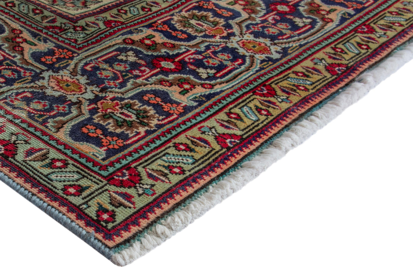 4096 - 7'10" x 11'3"