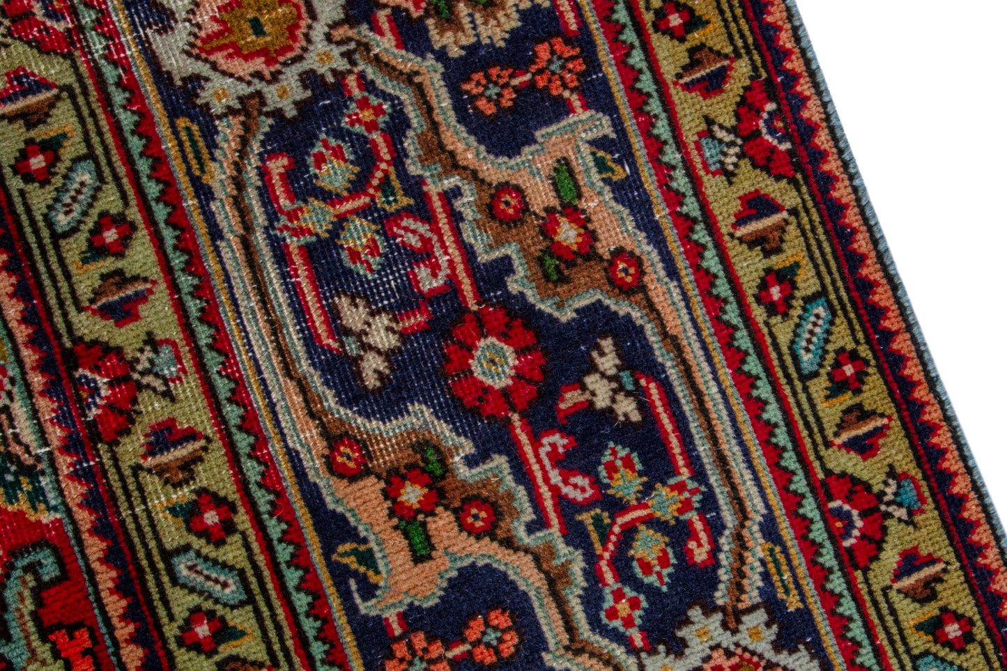 4096 - 7'10" x 11'3"