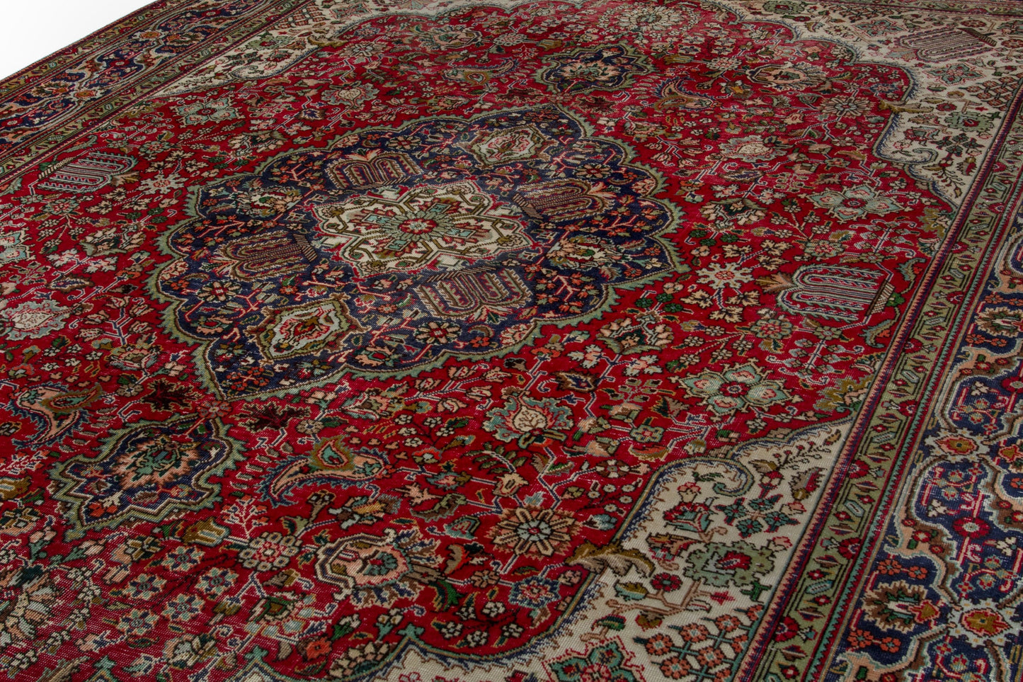 4096 - 7'10" x 11'3"