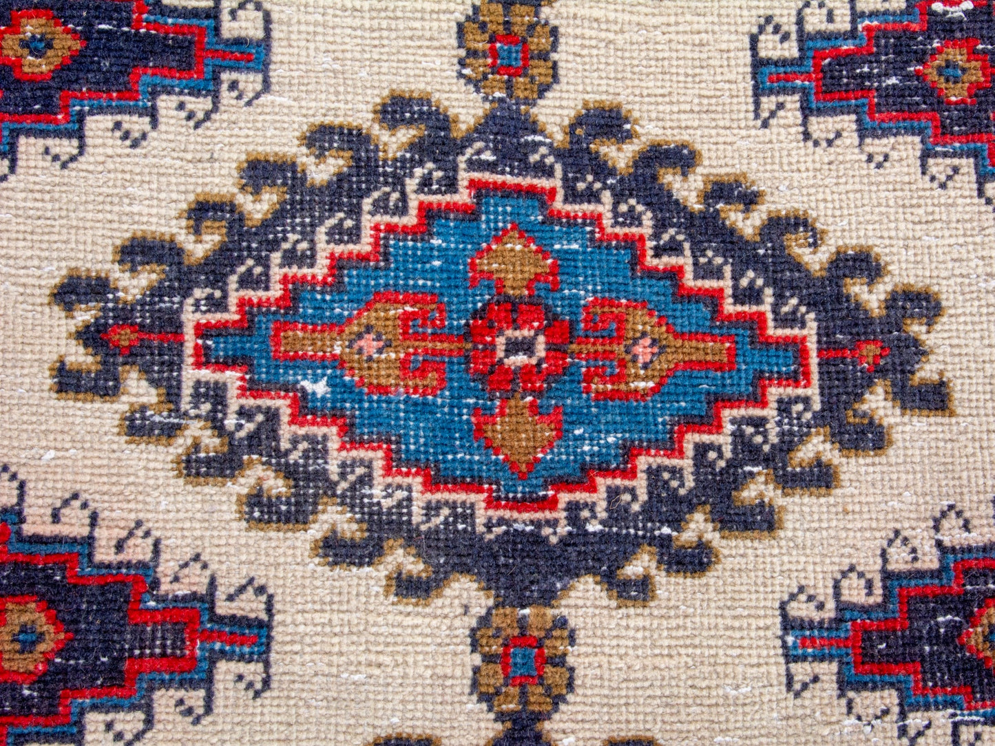 4304 - 2'7" x 10'11"