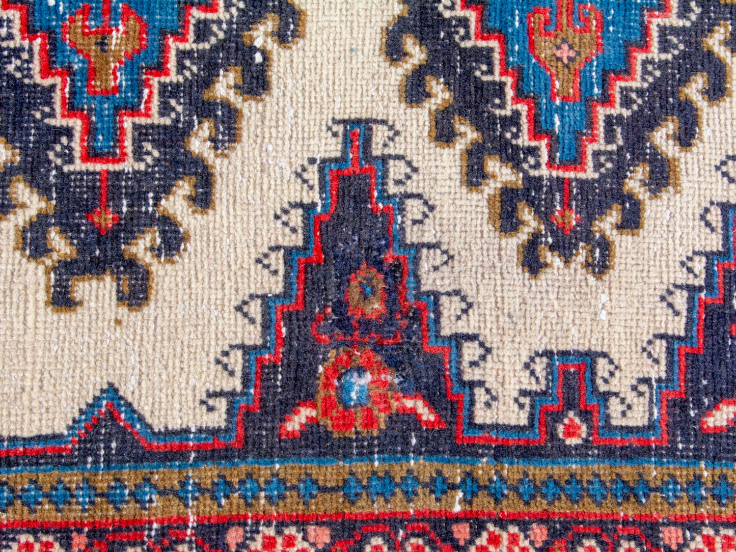 4304 - 2'7" x 10'11"