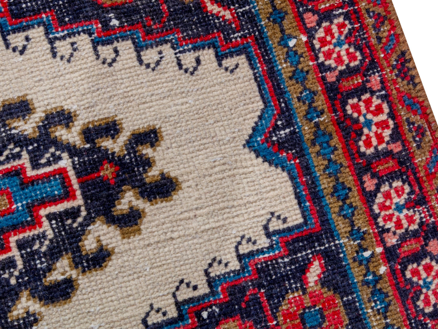 4304 - 2'7" x 10'11"