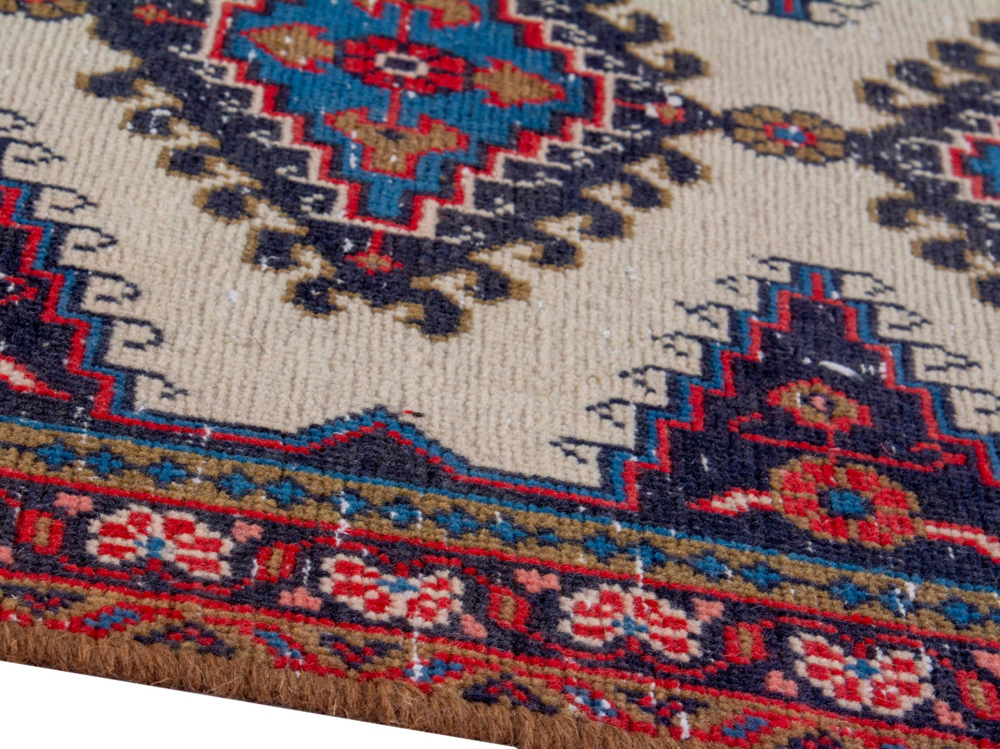 4304 - 2'7" x 10'11"