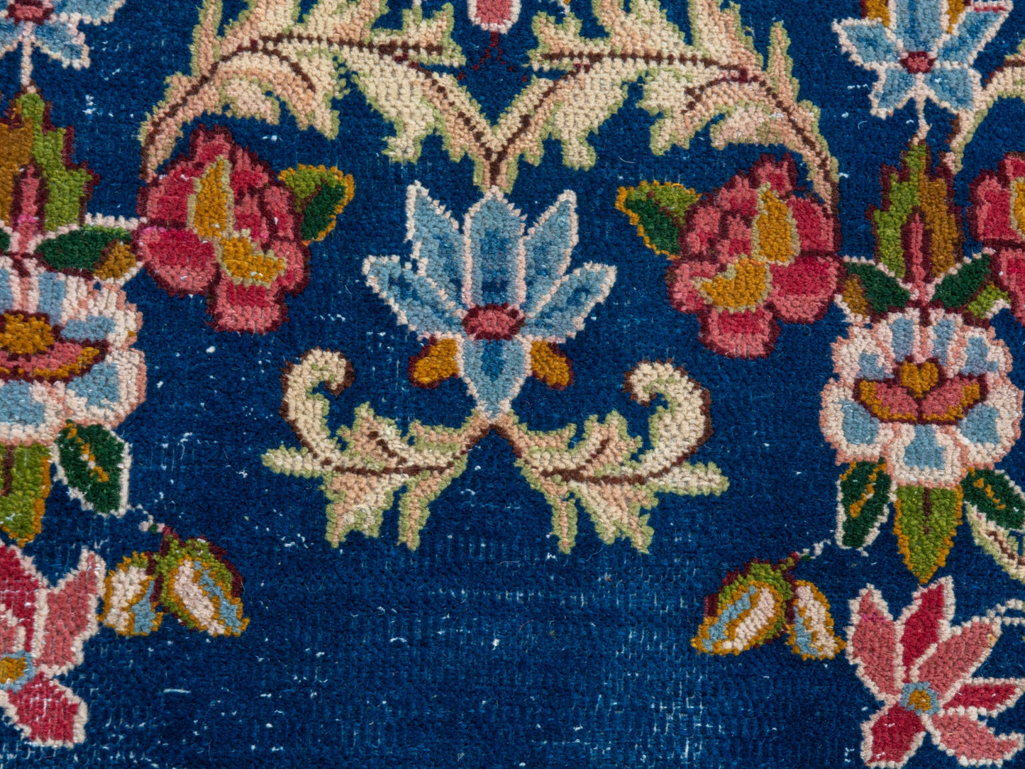 4389 - 9'11" x 13'7"