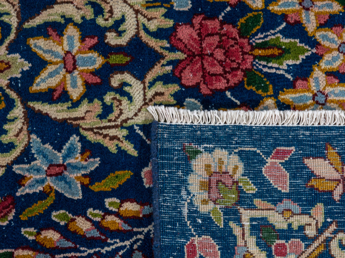 4389 - 9'11" x 13'7"