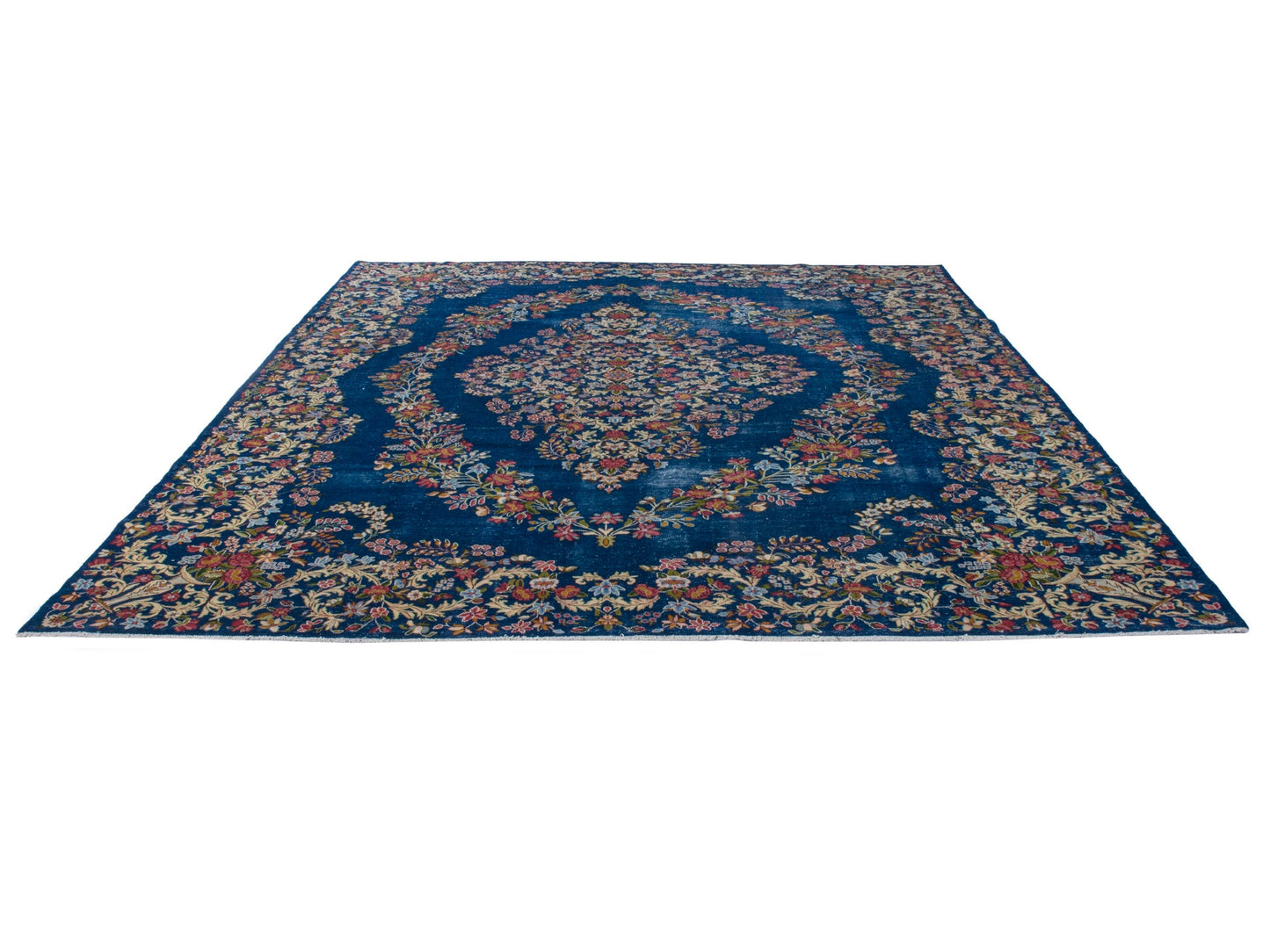 4389 - 9'11" x 13'7"