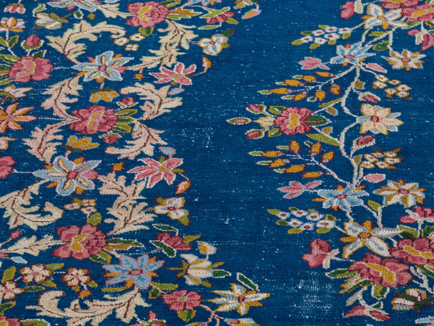 4389 - 9'11" x 13'7"