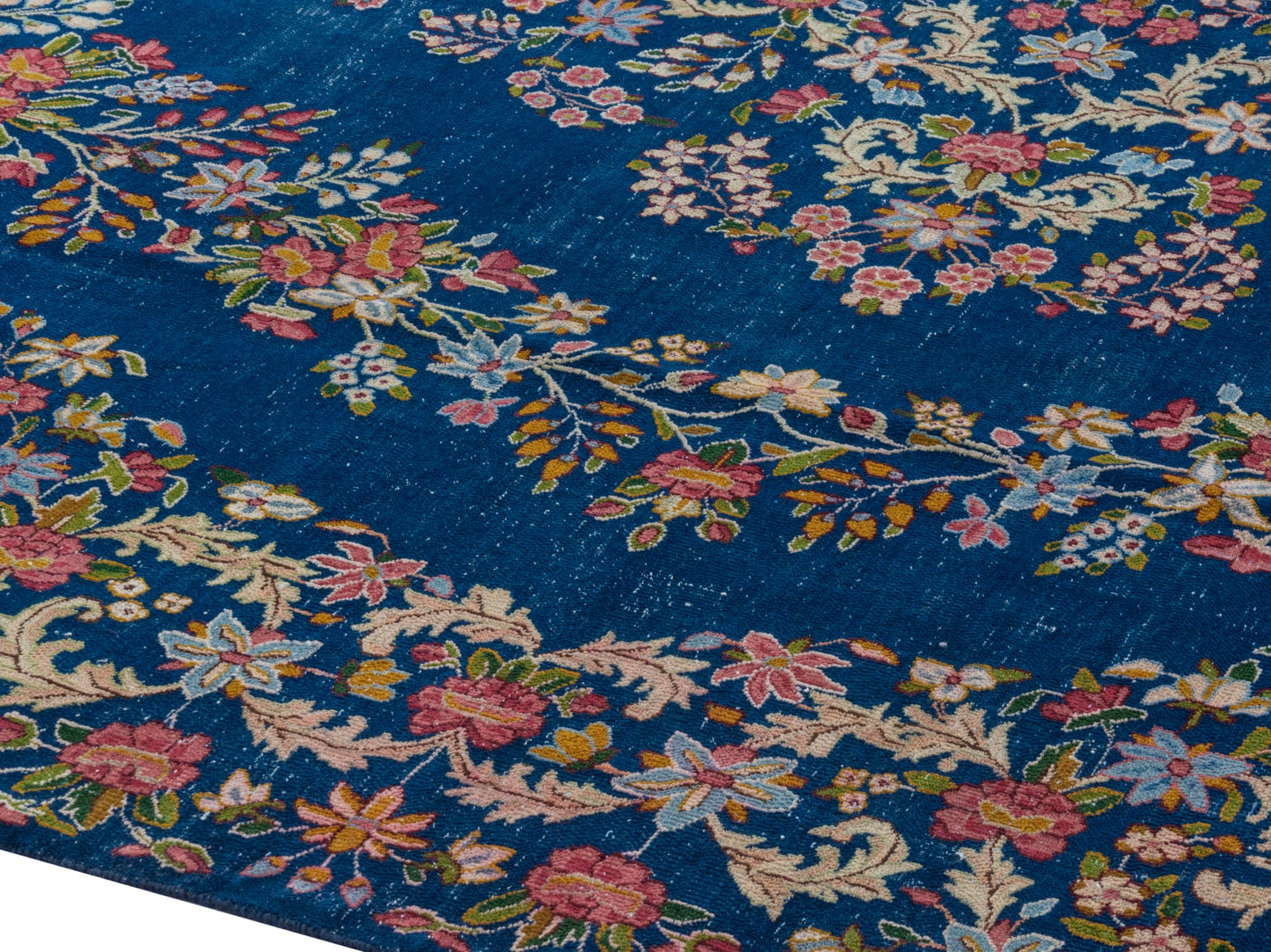 4389 - 9'11" x 13'7"