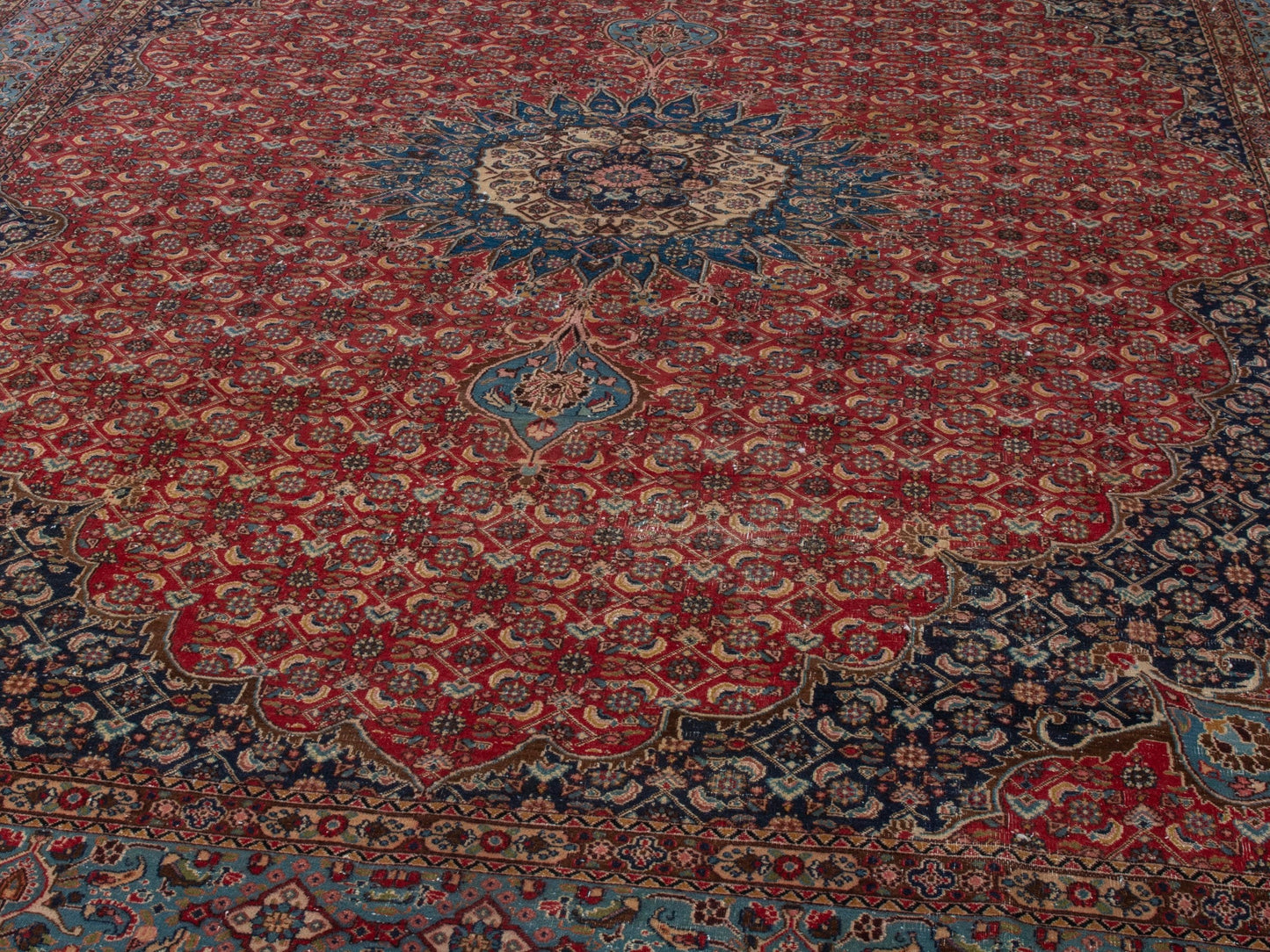 4391 - 8'6" x 11'10"