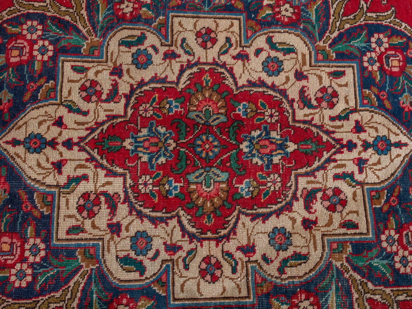 4396 - 9'2" x 11'10"