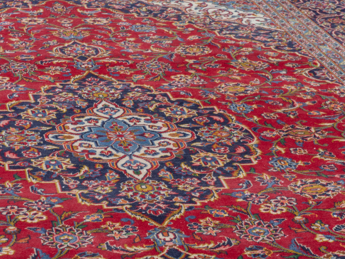 4398 - 7'3" x 10'10"