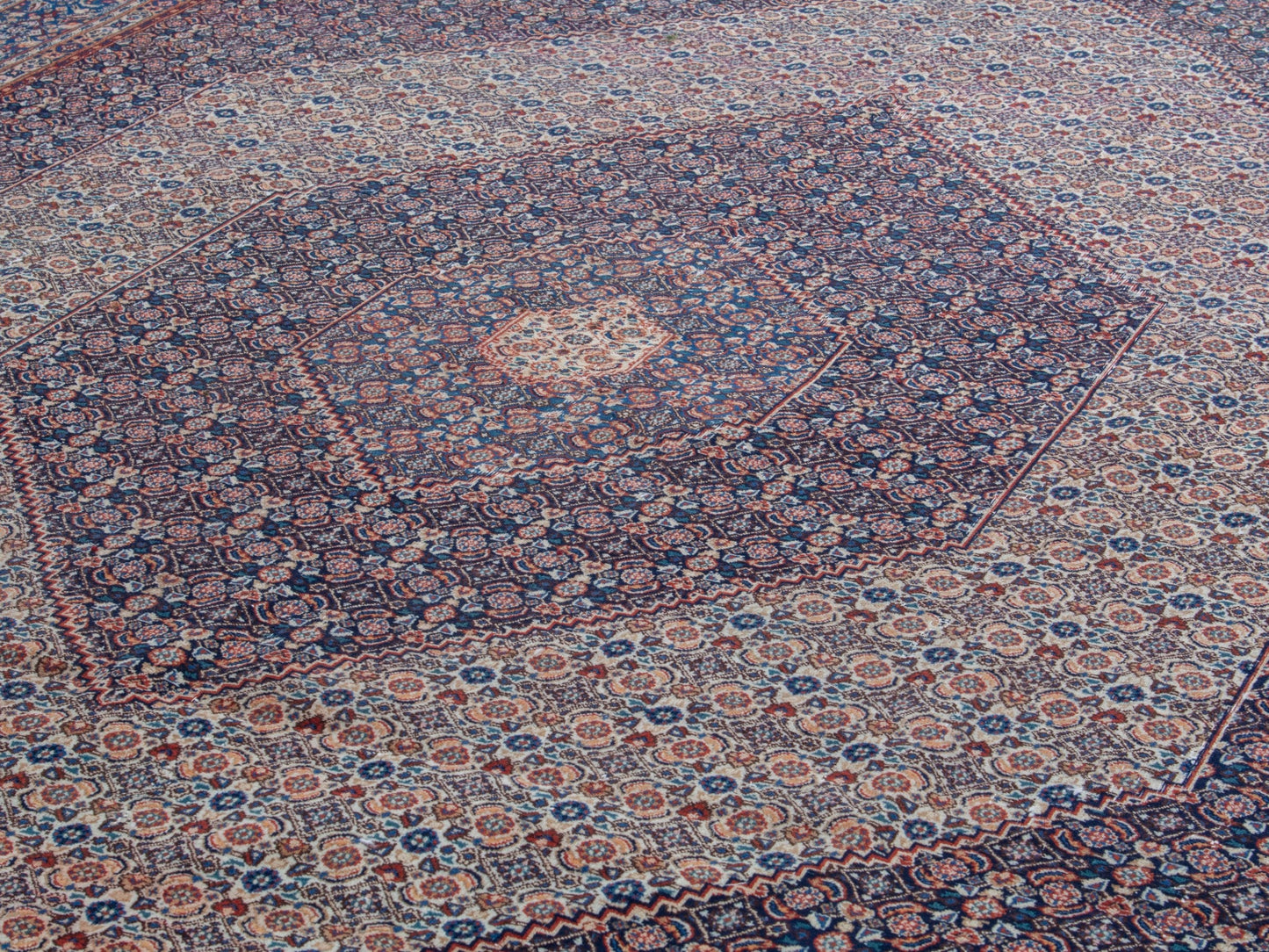 4399 - 9'11" x 13'6"