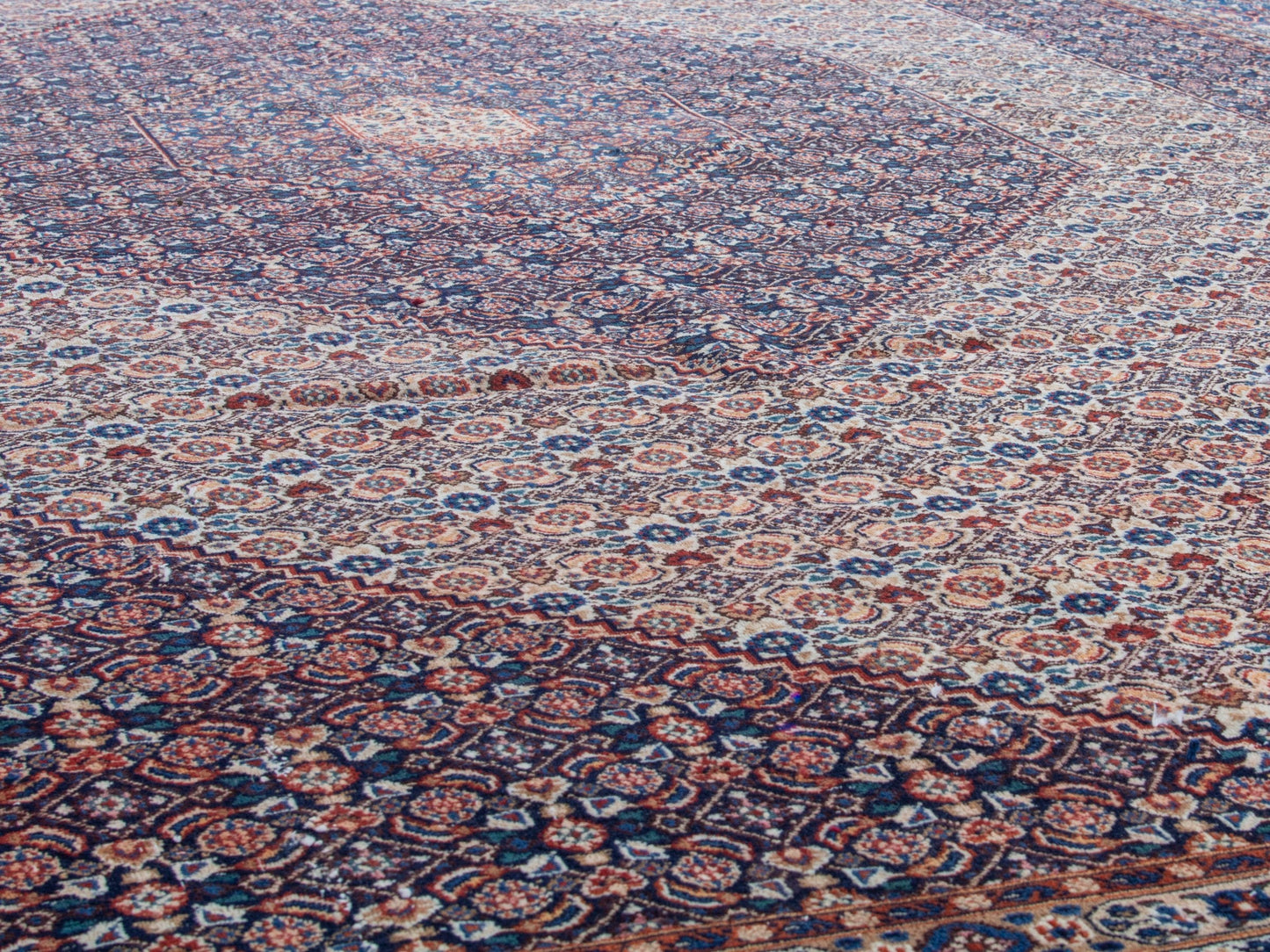 4399 - 9'11" x 13'6"