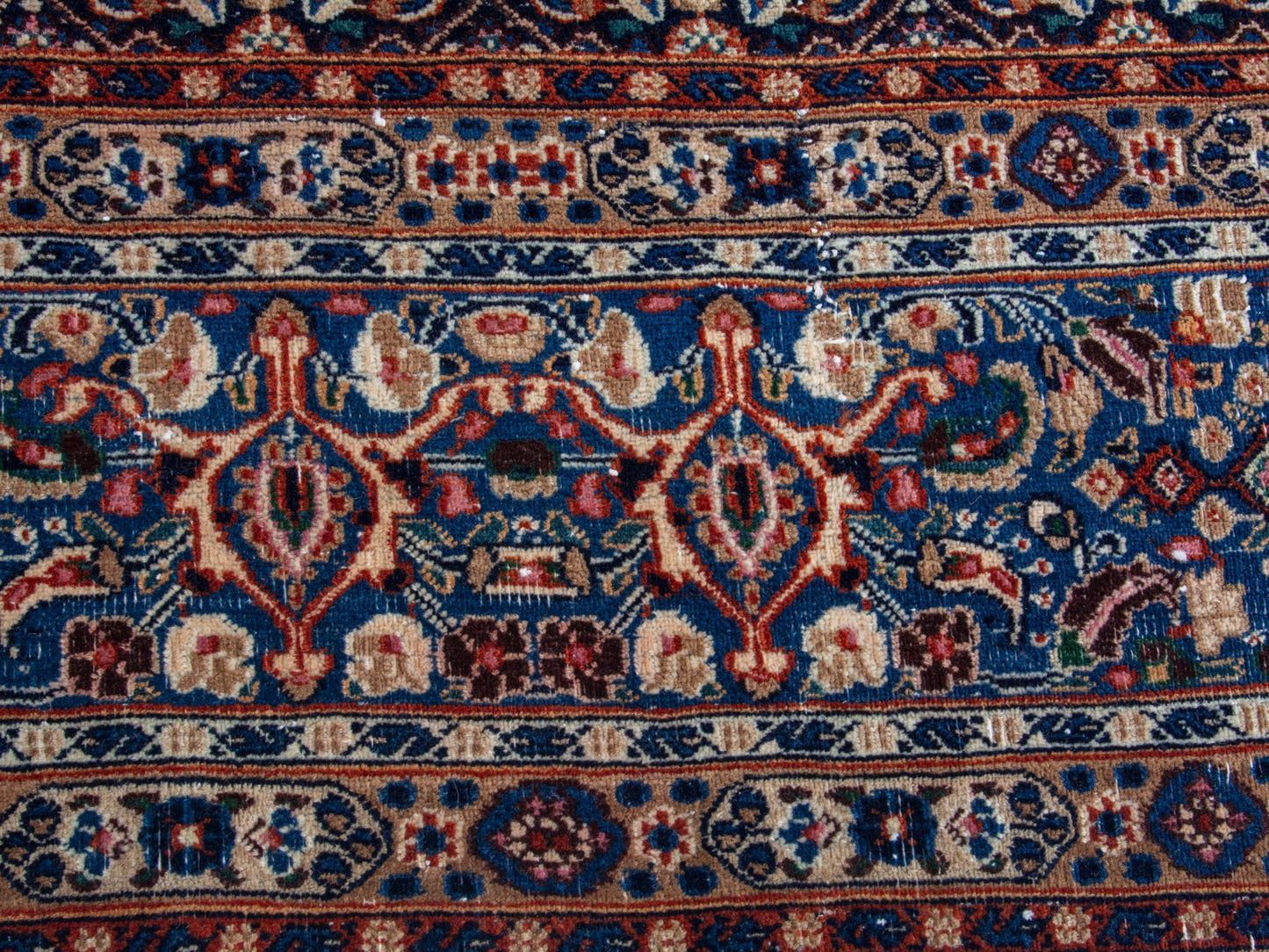 4399 - 9'11" x 13'6"