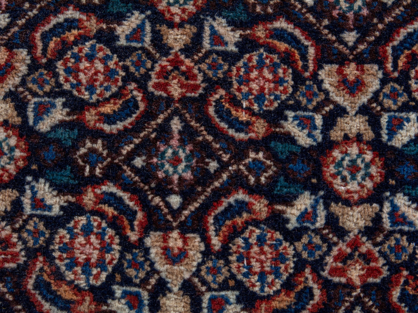 4399 - 9'11" x 13'6"