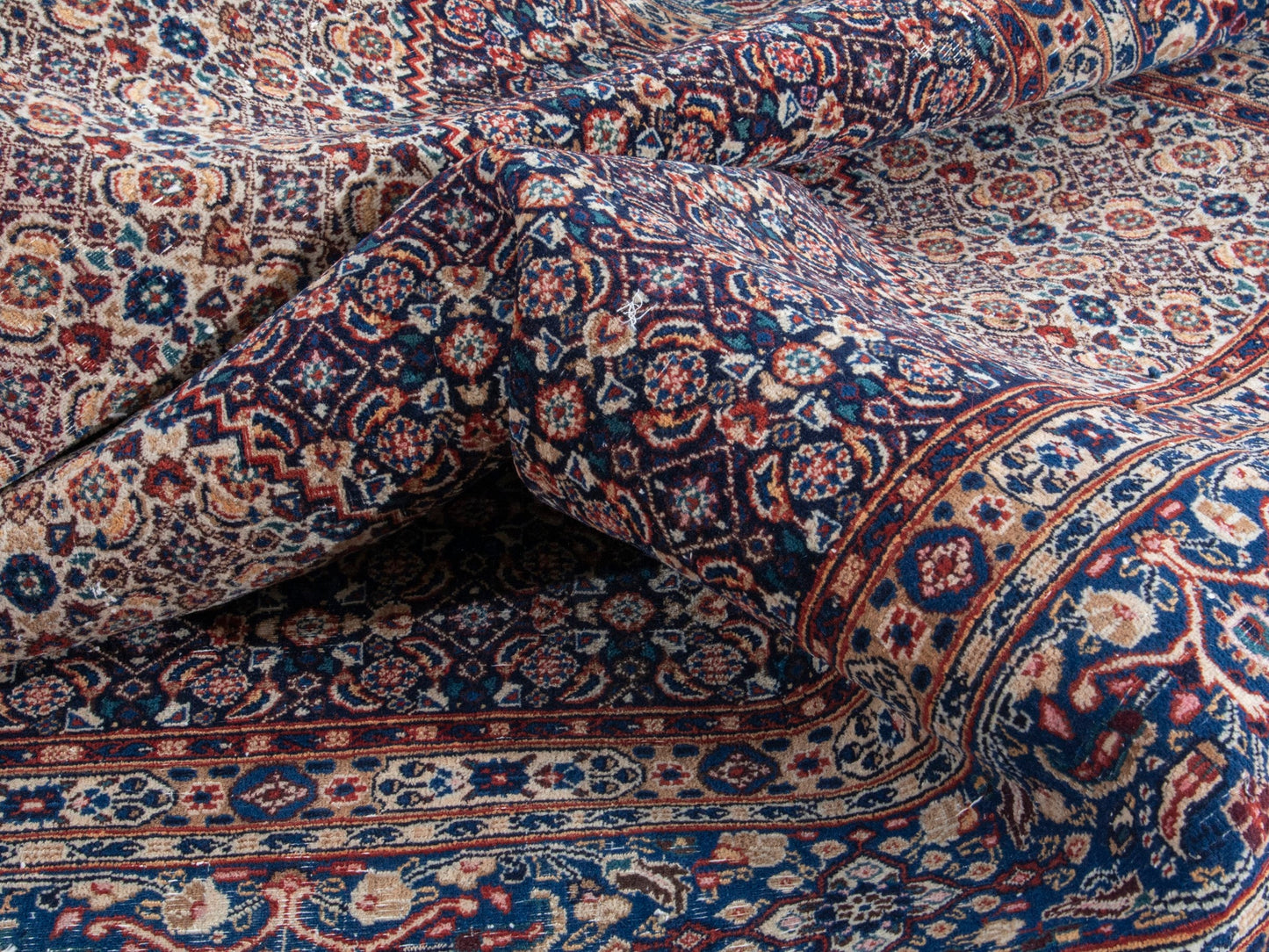 4399 - 9'11" x 13'6"