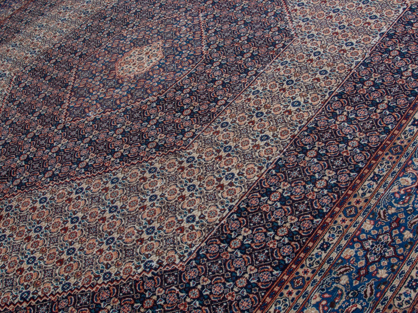 4399 - 9'11" x 13'6"