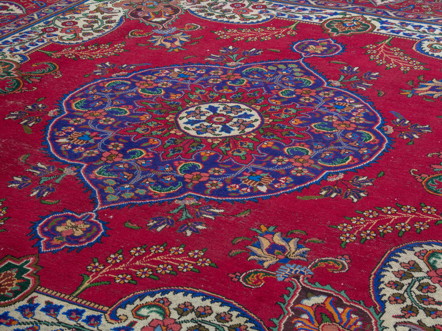 4408 - 9'8" x 10'10"