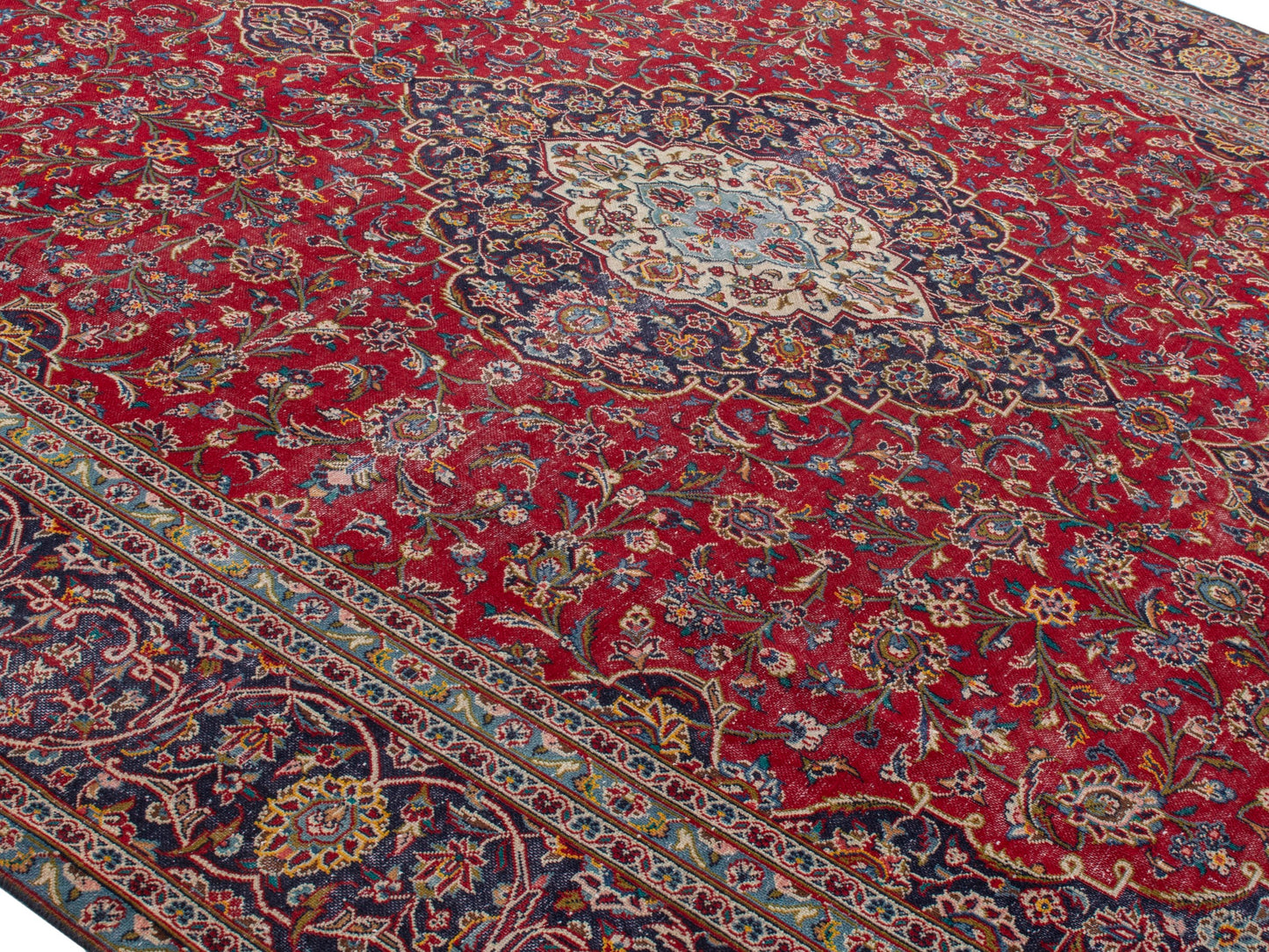 4420 - 9'10" x 13'3"