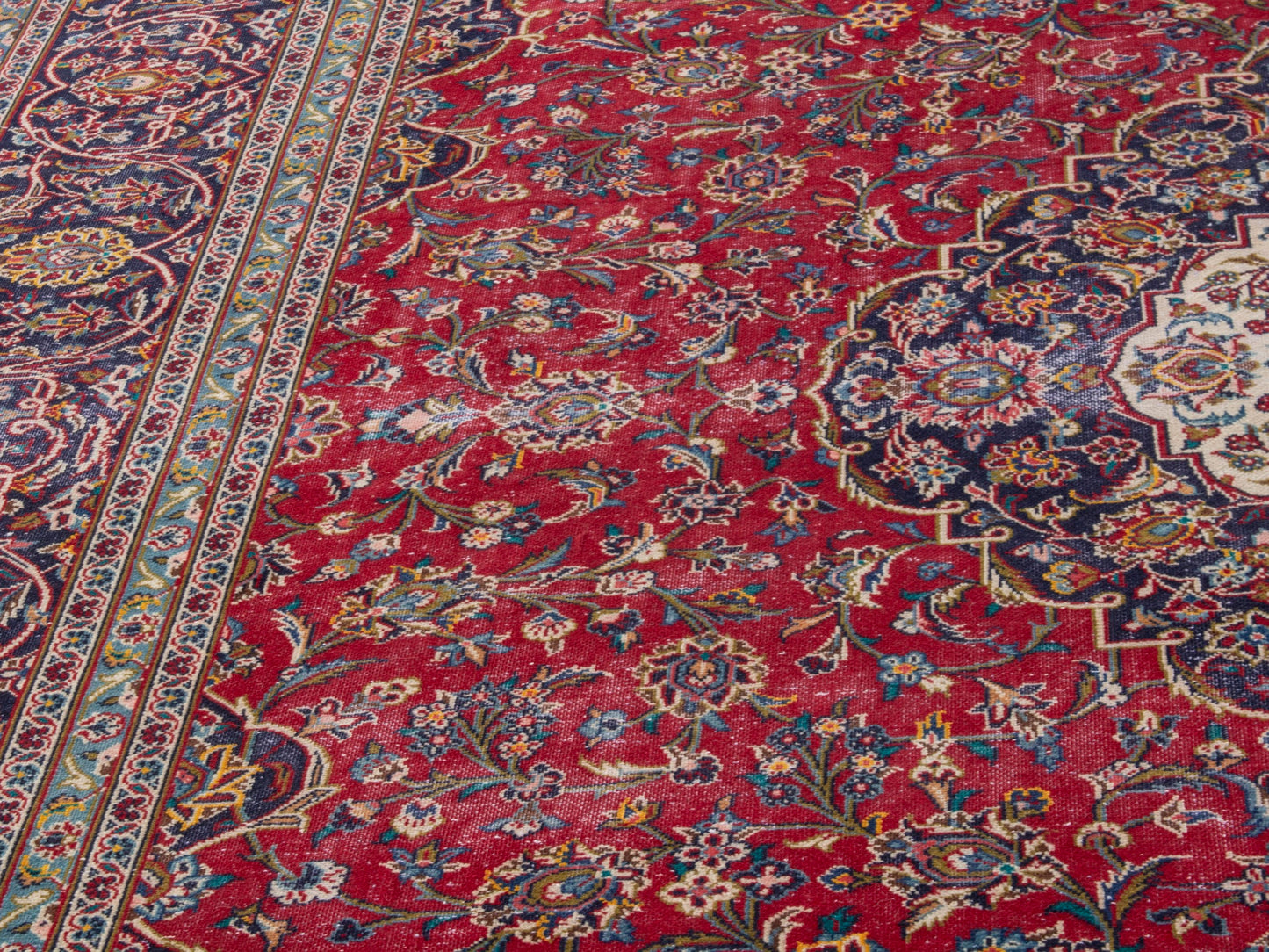 4420 - 9'10" x 13'3"