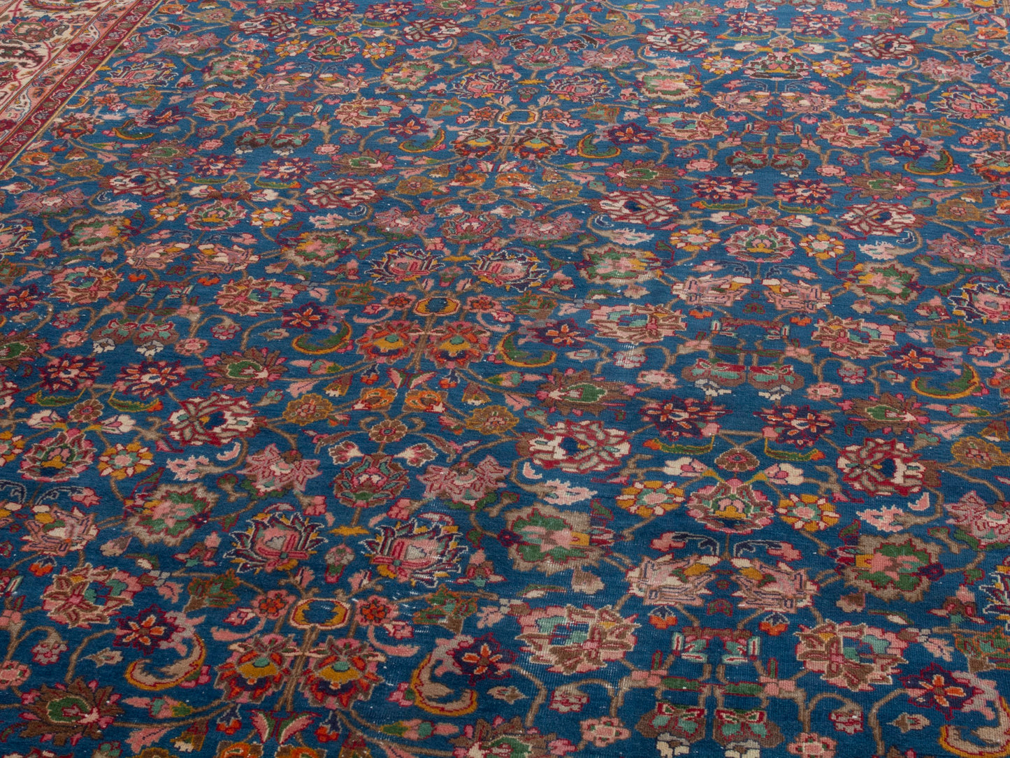 4424 - 9'6" x 12'10"