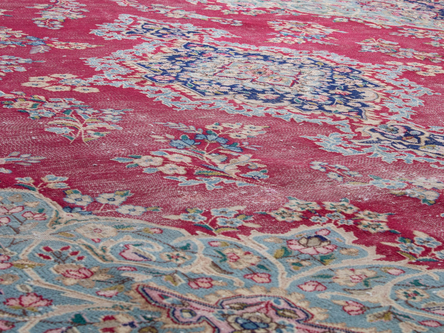 4426 - 10'1" x 13'7"