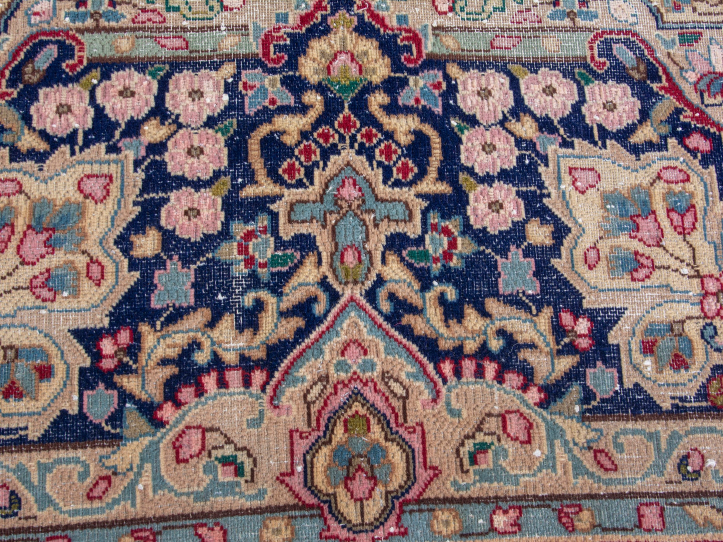 4426 - 10'1" x 13'7"