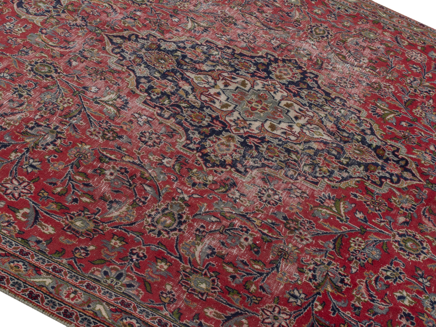 4445 - 6'11" x 10'6"