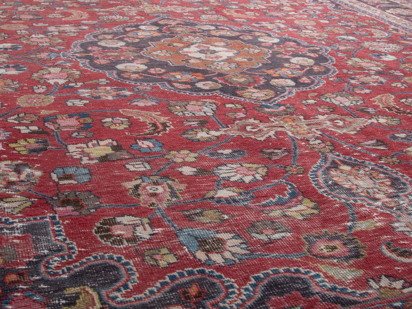 4450 - 9'10" x 13'1"