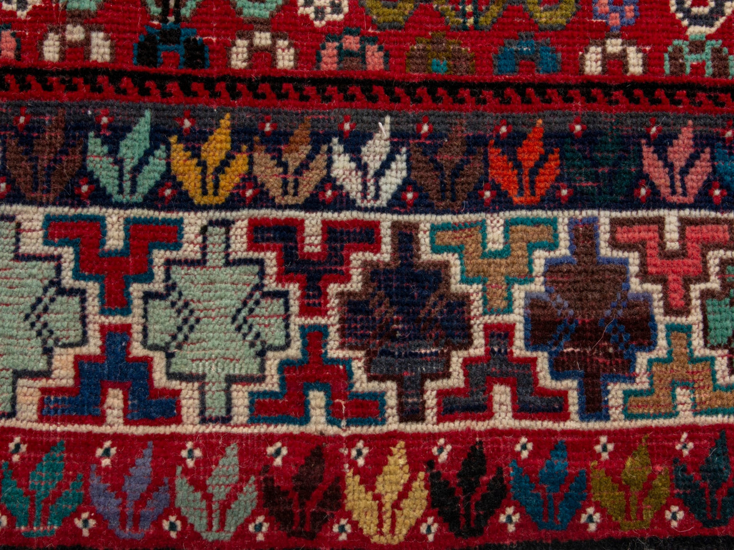 4689 - 6'11" x 9'11"