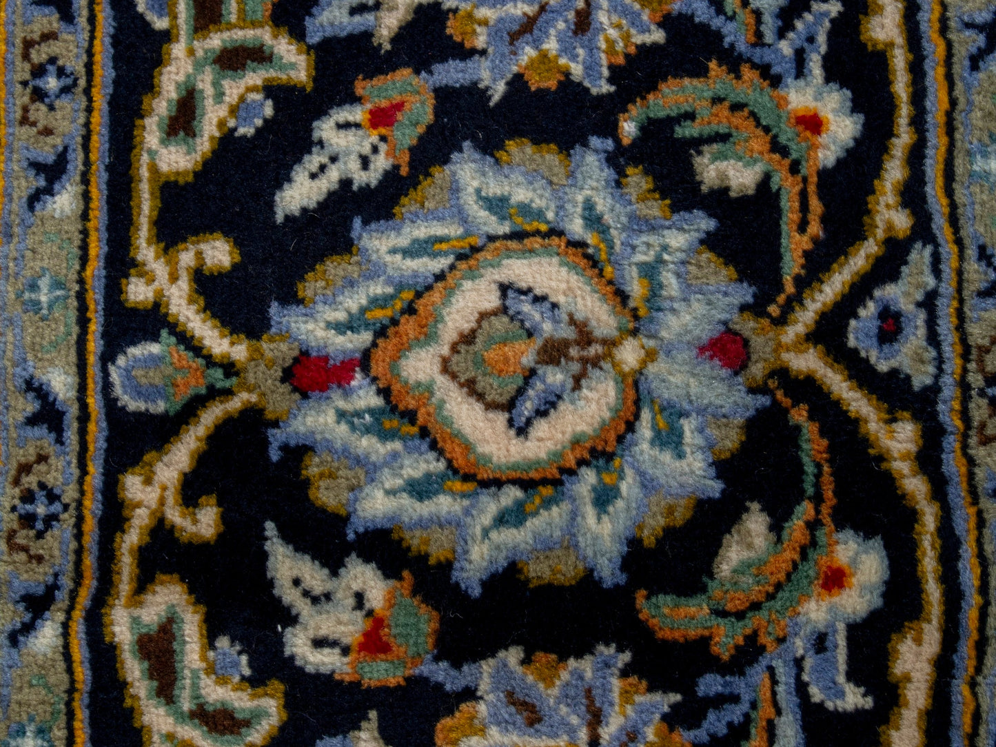 4702 - 9'11" x 13'5"