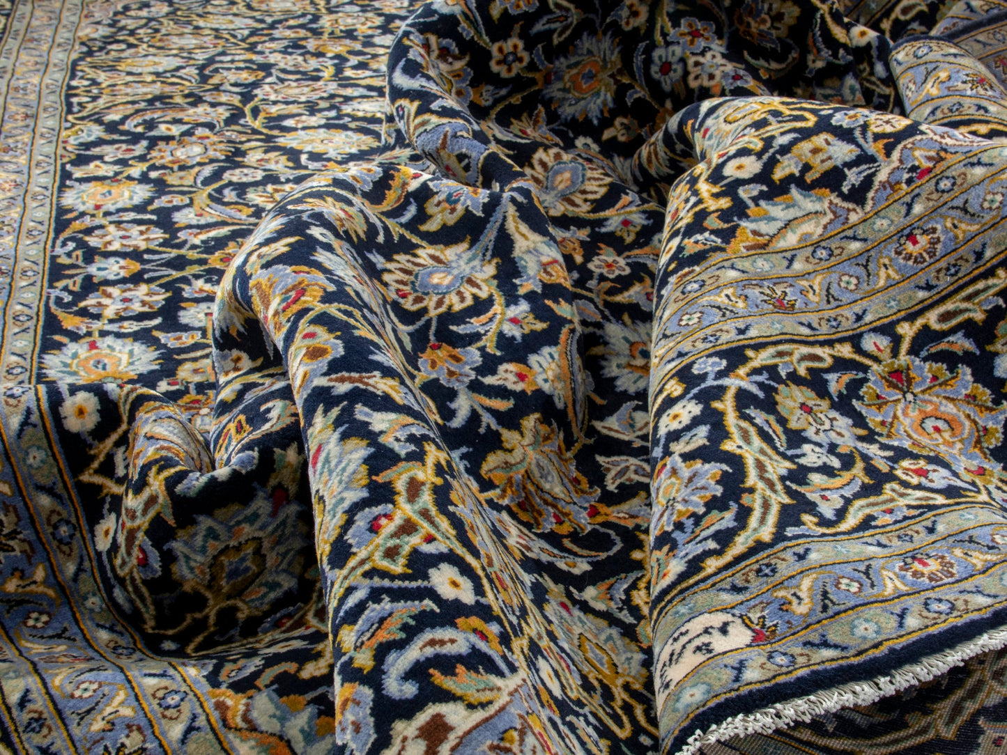 4702 - 9'11" x 13'5"