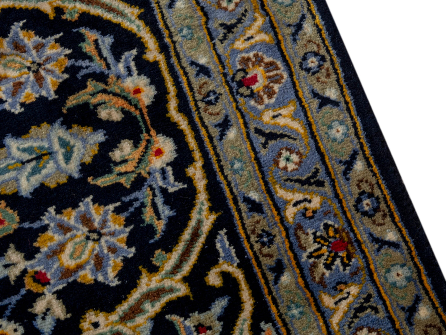 4702 - 9'11" x 13'5"