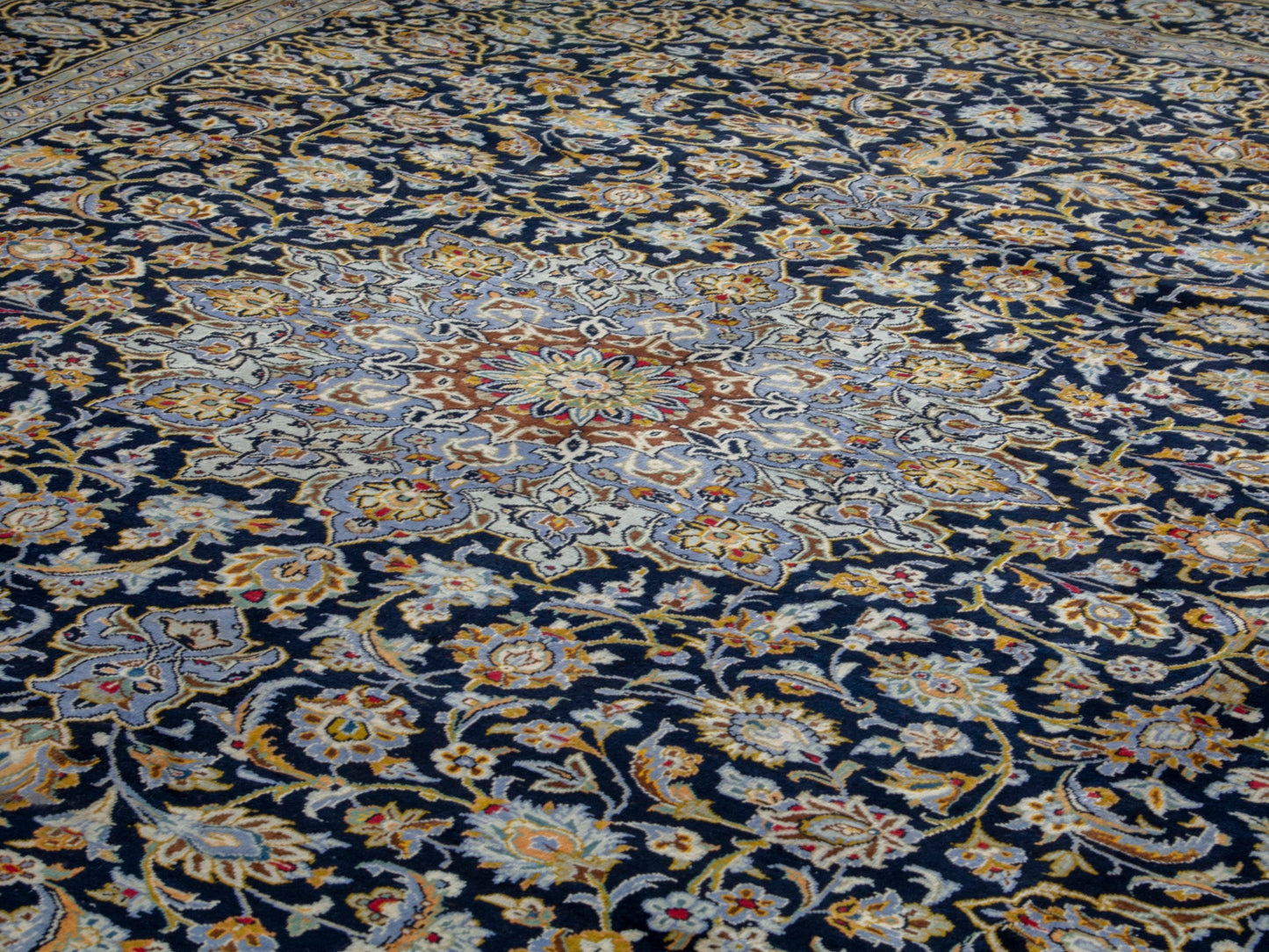 4702 - 9'11" x 13'5"