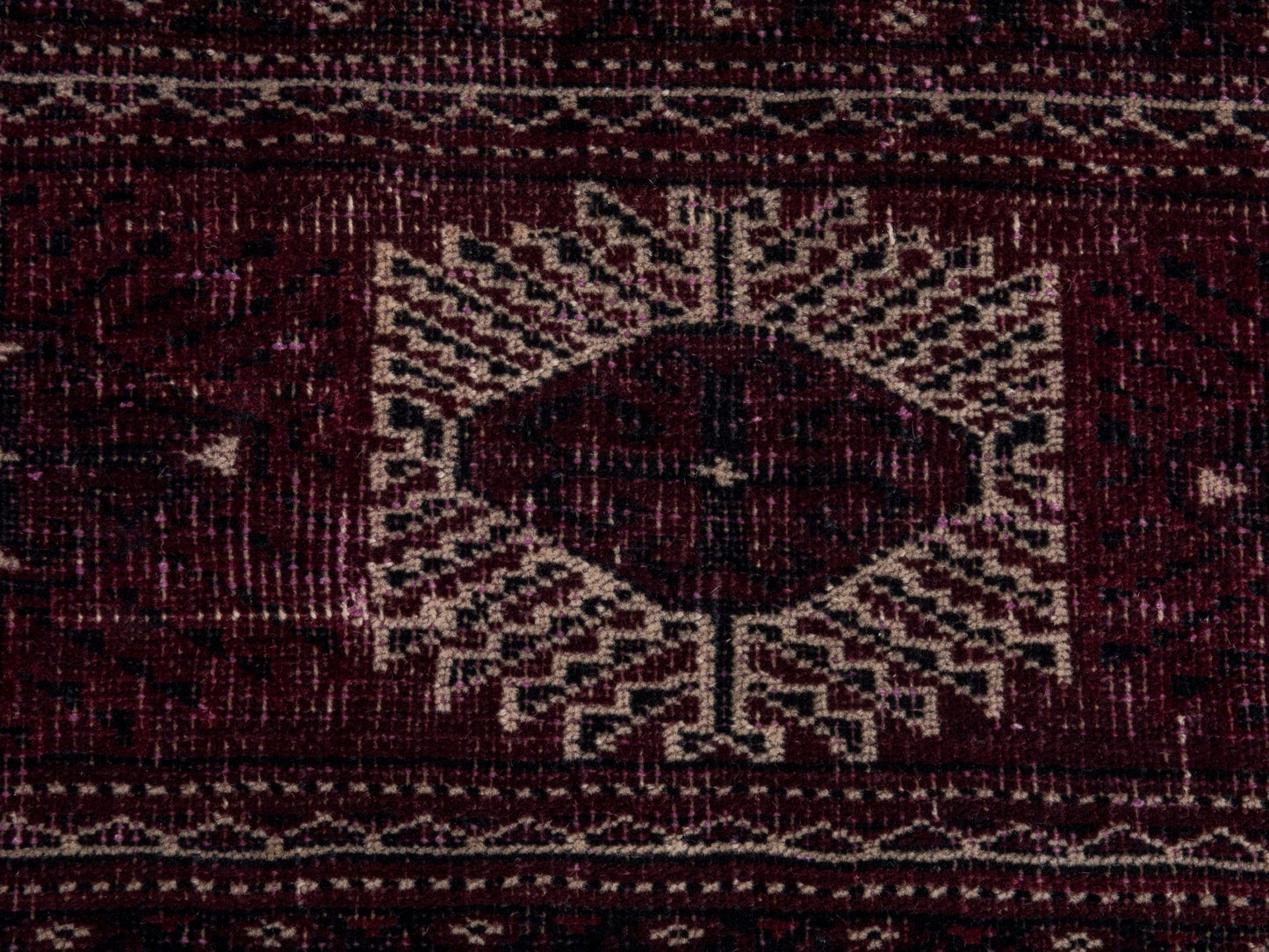 4730 - 10'10" x 13'1"