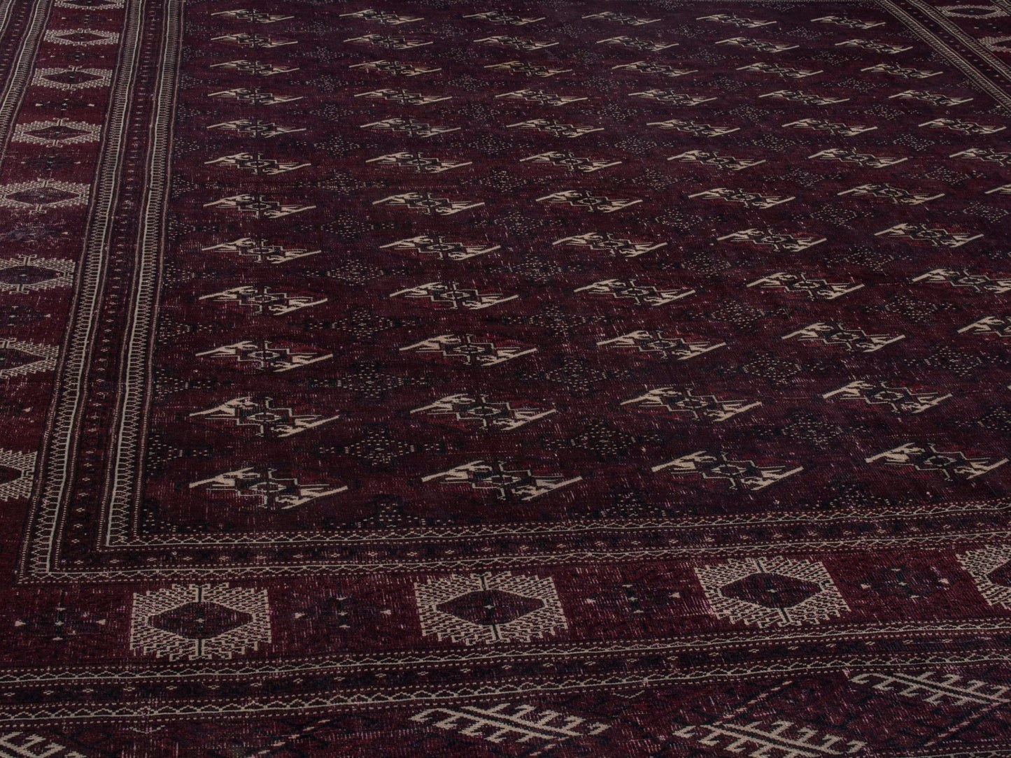 4730 - 10'10" x 13'1"