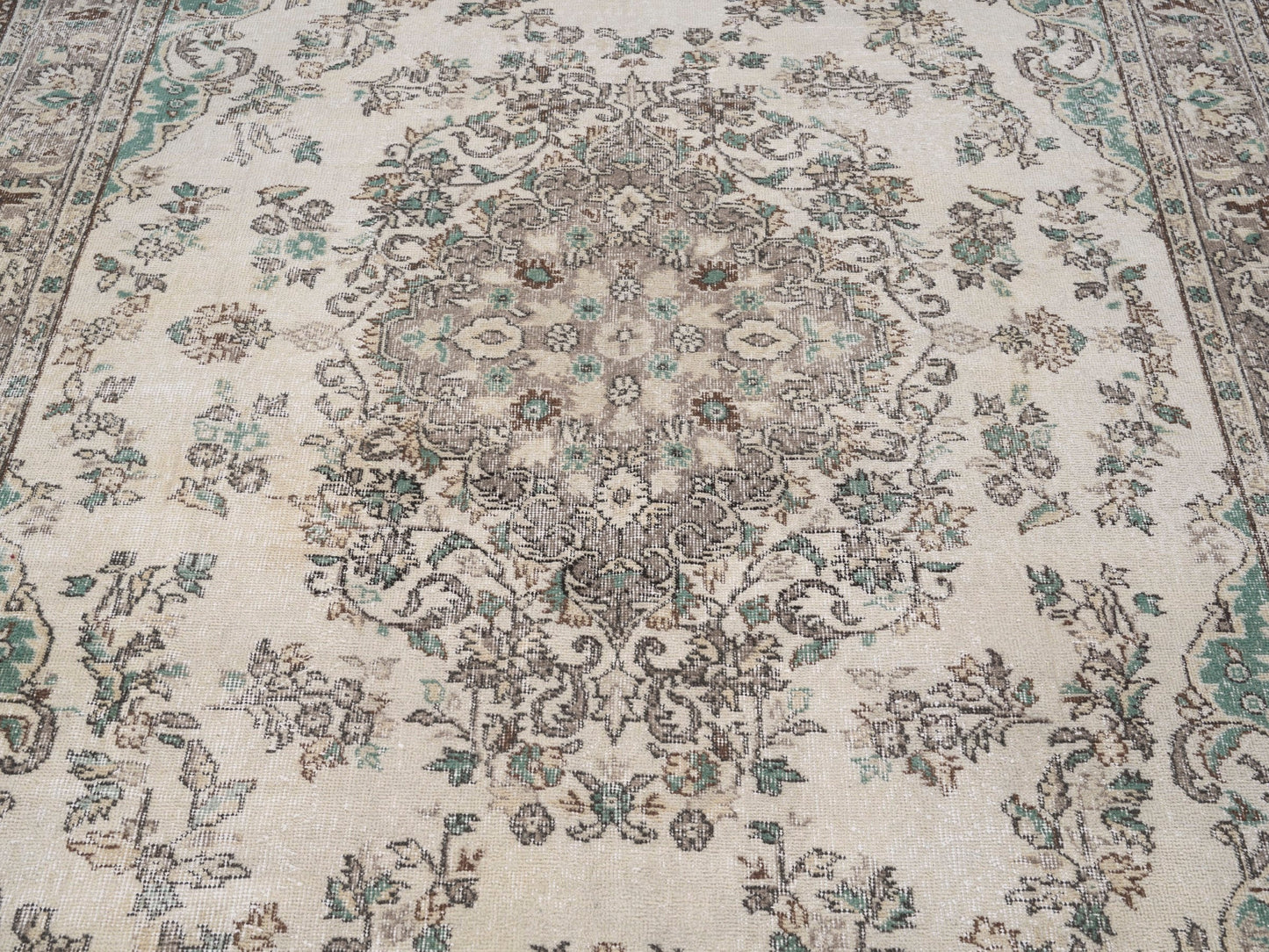 8383 - 6'8" x 10'10"