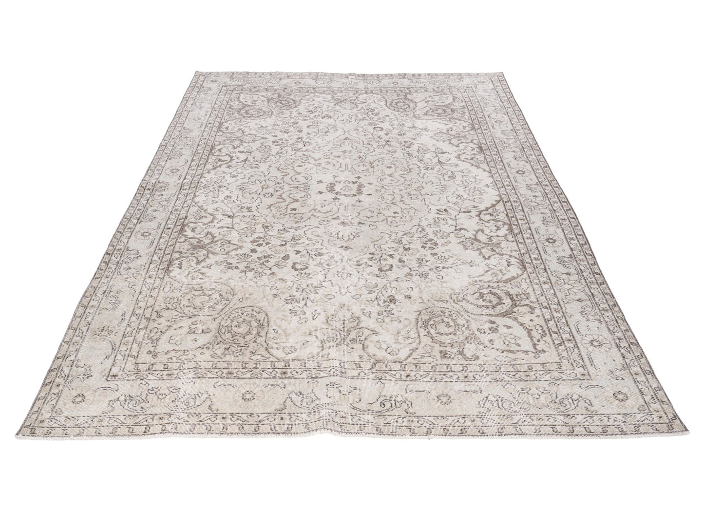 8363 - 6'11" x 10'5"