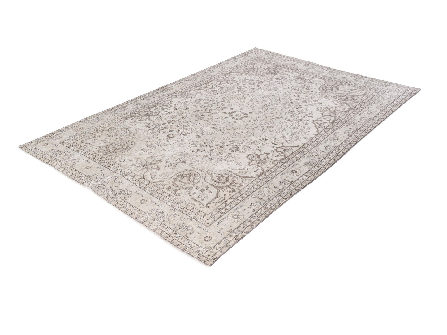 8363 - 6'11" x 10'5"