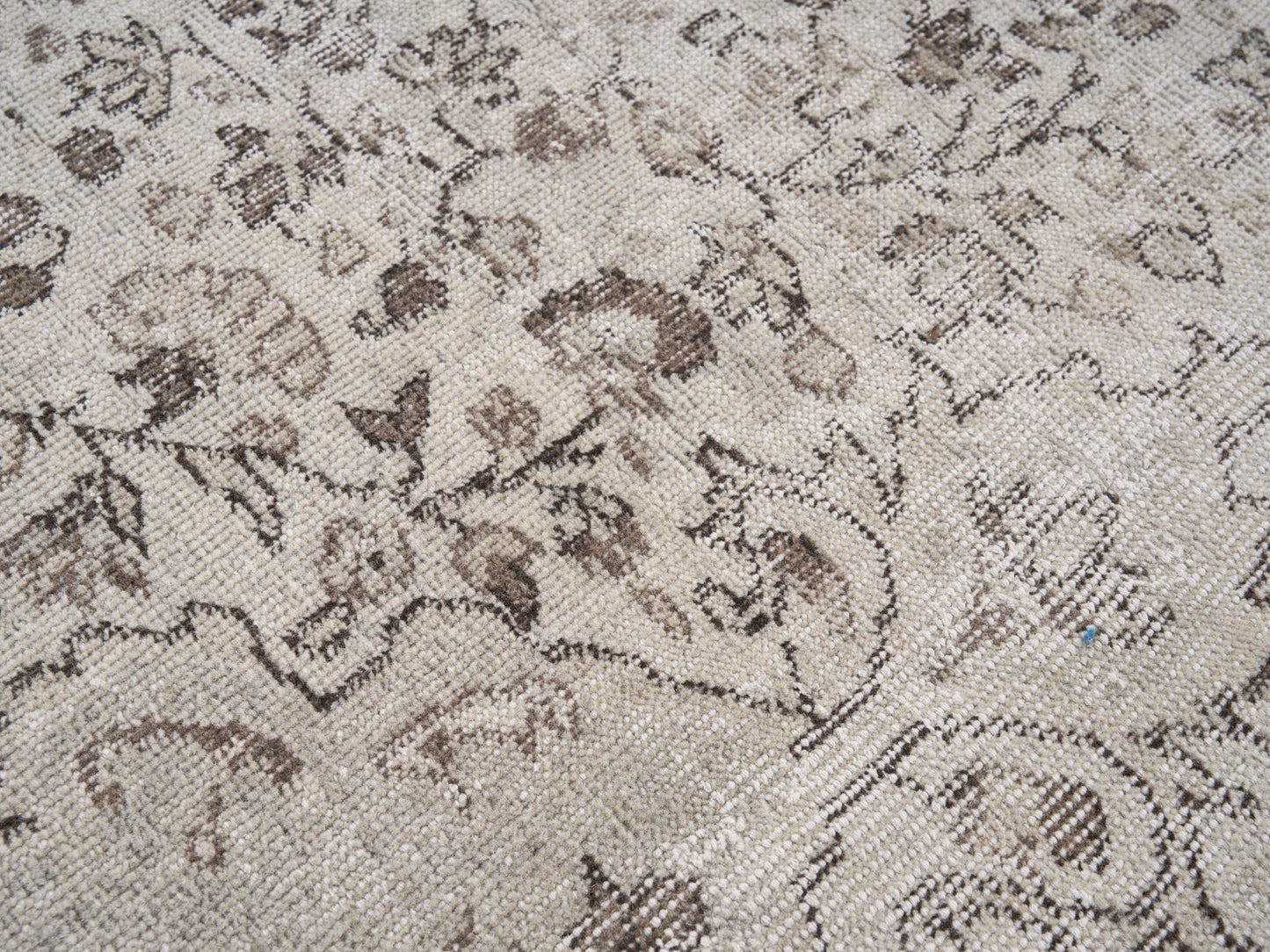 8363 - 6'11" x 10'5"