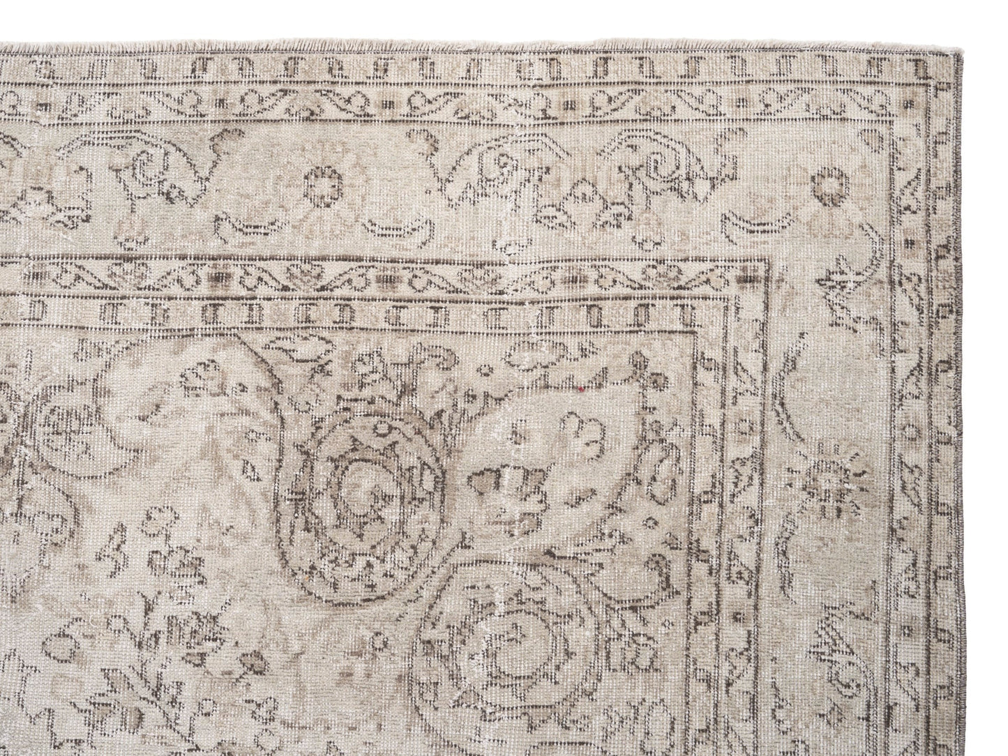 8363 - 6'11" x 10'5"