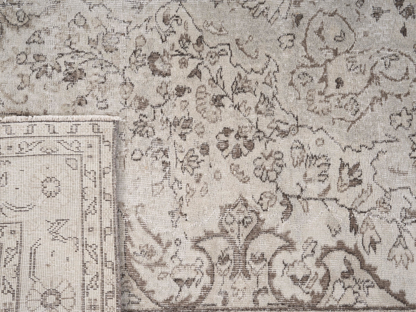 8363 - 6'11" x 10'5"