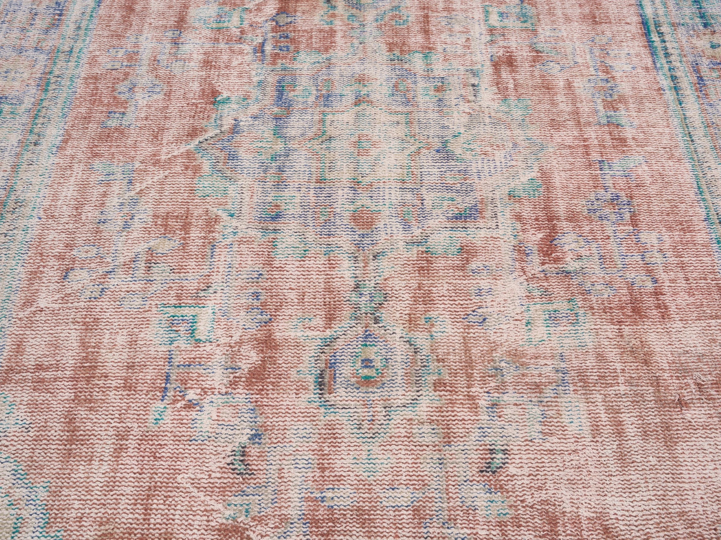 1532 - 5'7" x 9'4"